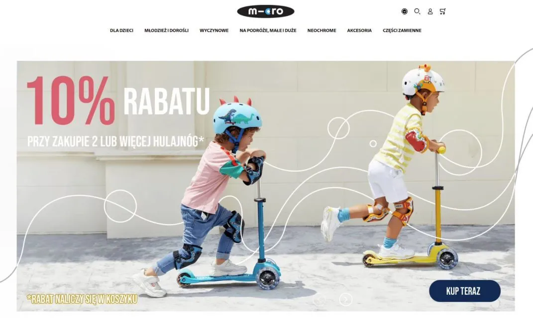 Strona główna sklepu Hulajnogi Micro na Magento 2: menu kategorii, baner z rabatem 10 procent i zdjęcie dwójki dzieci na hulajnogach.